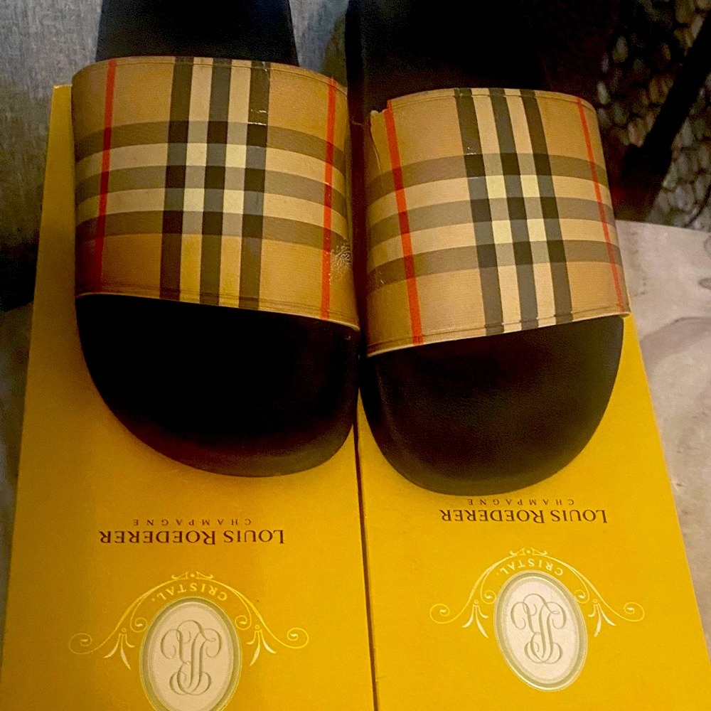 Burberry Black and Beige Flip Flops